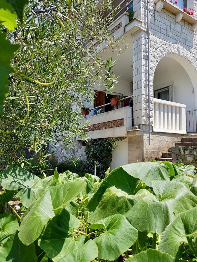Apartmani Luka Zrnovo Eksteriør billede
