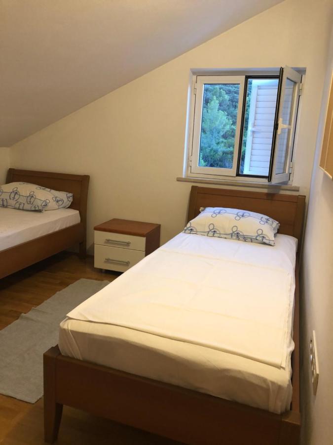 Apartmani Luka Zrnovo Eksteriør billede