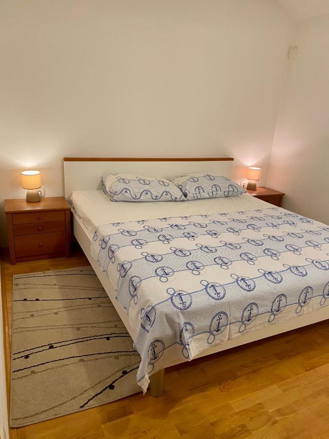 Apartmani Luka Zrnovo Eksteriør billede