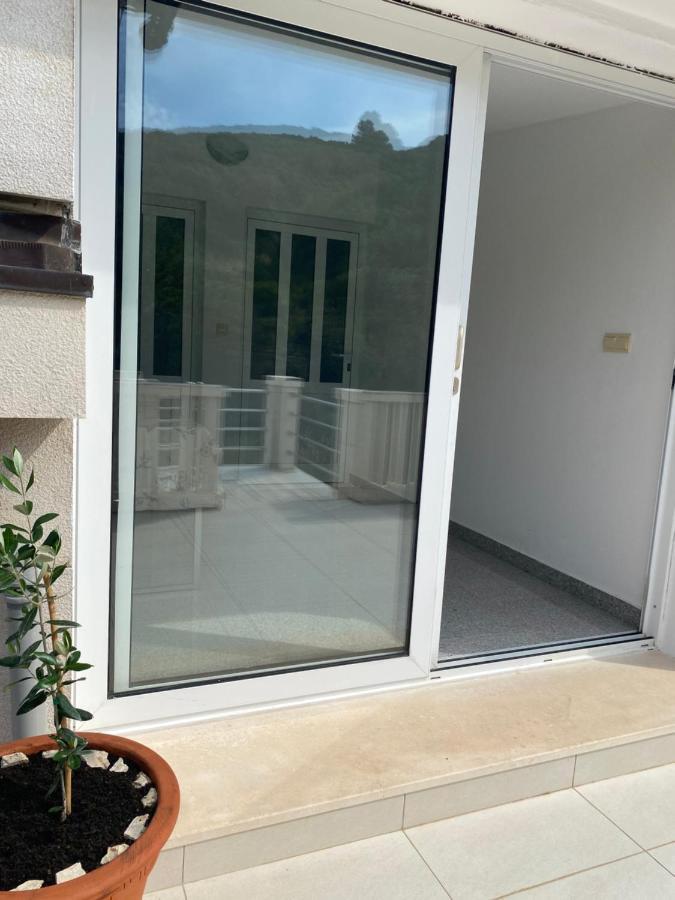 Apartmani Luka Zrnovo Eksteriør billede